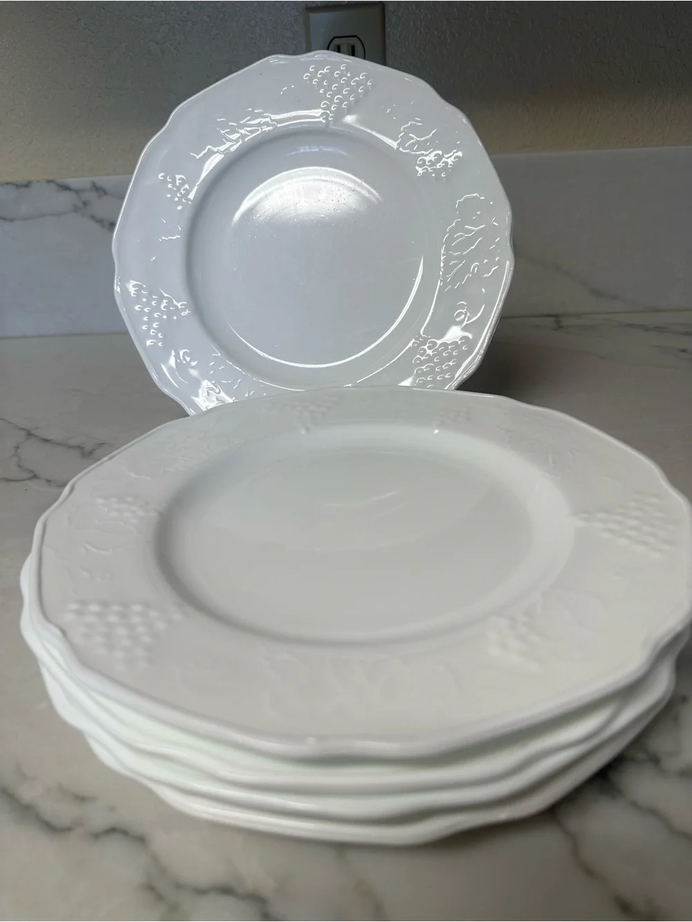 Vtg Colony Glass Co Harvest Grape White Milk Glass Dinner Plates 9 7/8” Set of 5